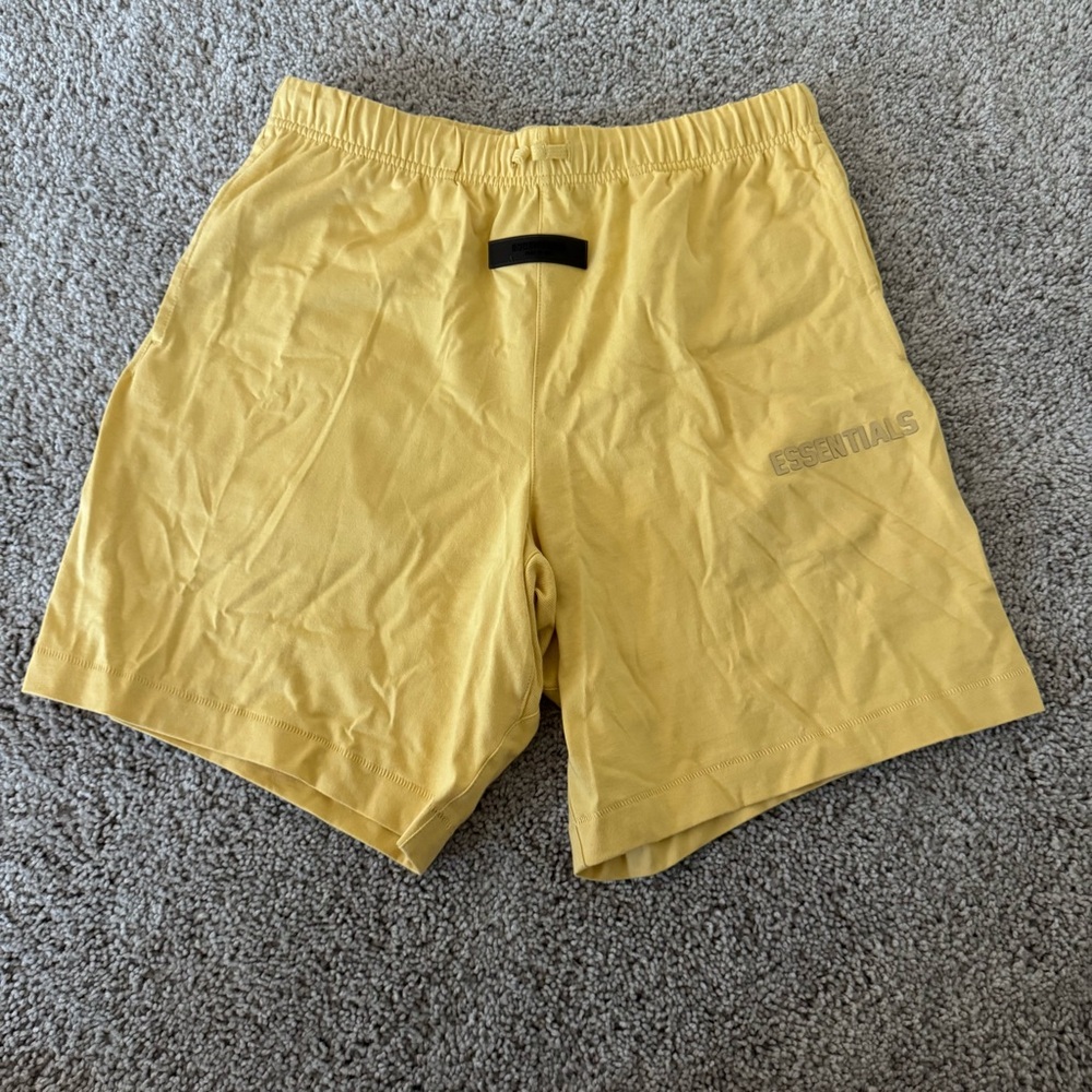 FEAR OF GOD ESSENTIALS Kids Jersey Short
Light Tuscan SZ 14/16 NEW